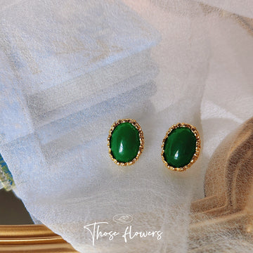 Green Oval Cabochon Stud Earrings Gold Scalloped Frame
