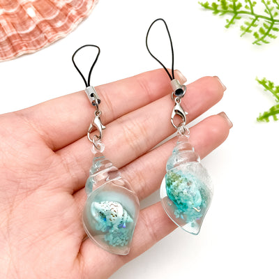 Image 1 showing starfish, conch and shell keychains shown in the product image.