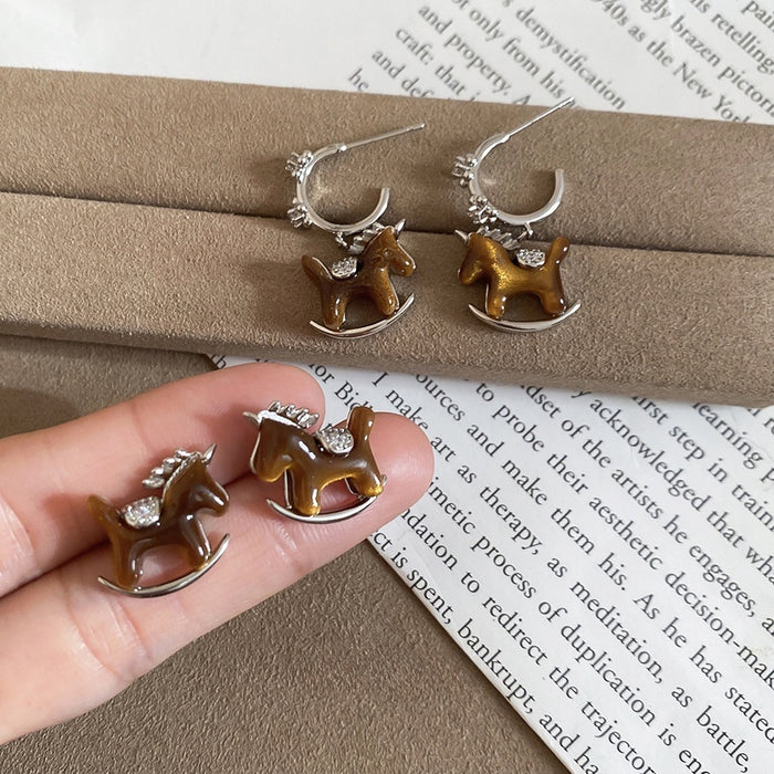 Resin Horse Stud Earrings With Zircon Accents, Maillard Retro Light Luxury Style