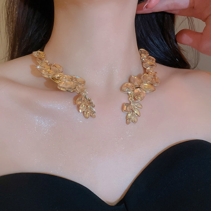 Champagne Rhinestone Teardrop Alloy Choker Necklace Light Luxury Vintage Minimalist Design