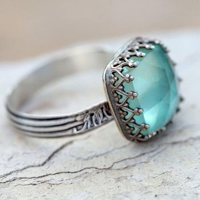 Vintage Crown Ring For Women With Faux Jade Stone Elegant Antique Style Fashion Finger Jewelry