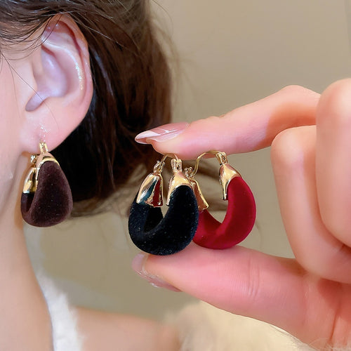 2026 New Flocked Round Geometric Earrings Vintage Light Luxury Winter Commuter Earrings for Women