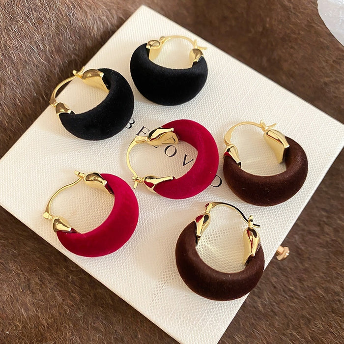 2026 New Flocked Round Geometric Earrings Vintage Light Luxury Winter Commuter Earrings for Women