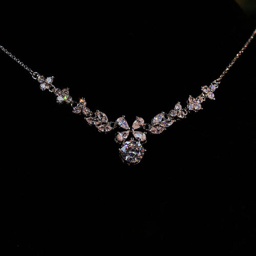 Light Luxury Copper Zircon Flower Round Pendant Necklace For Women Minimalist Clavicle Chain