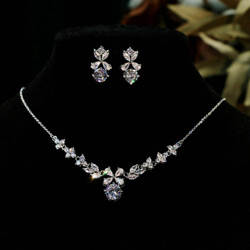 Light Luxury Copper Zircon Flower Round Pendant Necklace For Women Minimalist Clavicle Chain