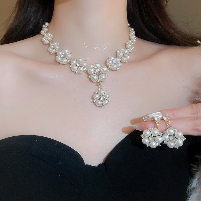 French Old Money Faux Pearl Rhinestone Flower Jewelry Set With Stud Earrings And Necklace