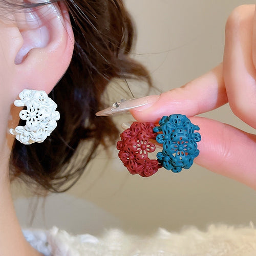 Light Luxury Alloy Flower Pleated C Shape Stud Earrings For Women Vintage Minimalist Commuter Jewelry