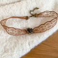 French Vintage Lace Resin Heart Pendant Necklace For Women Light Luxury Clavicle Chain view 2