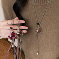 Vintage Flocked Horse Faux Pearl Sweater Necklace Old Money Light Luxury Choker For Women view 3