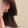 Light Luxury French Retro Geometric Triangle Faux Pearl Stud Earrings Jewelry Set view 4