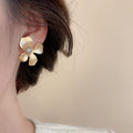 French Retro Flower Faux Pearl Stud Earrings Jewelry Set Light Luxury Niche Design view 2