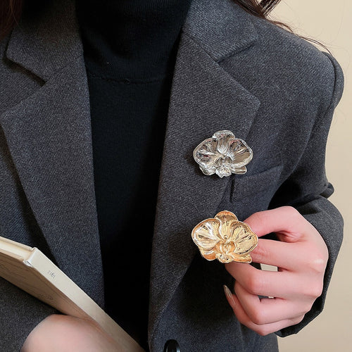 European American Metal Flower Brooch Retro Light Luxury Suit Pin Fashion Accessory