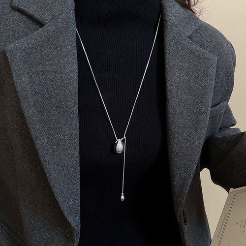 Minimalist Alloy Waterdrop Pendant Sweater Necklace, Old Money Geometric Round Light Luxury Choker