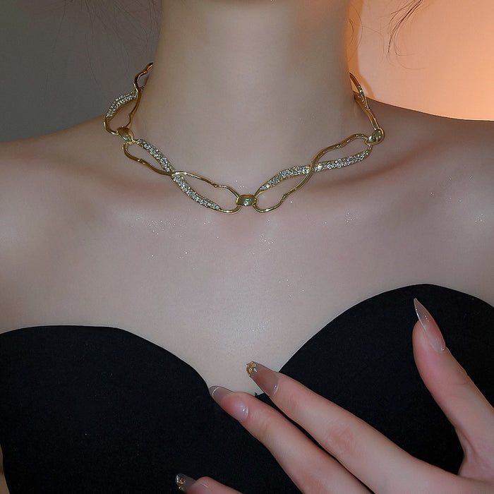 Old Money Alloy Rhinestone Geometric Hollow Irregular Pendant Necklace For Women