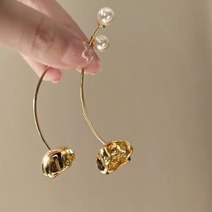 Minimalist Flower Faux Pearl Stud Earrings With Silver Pins, Light Luxury Geometric Round Jewelry