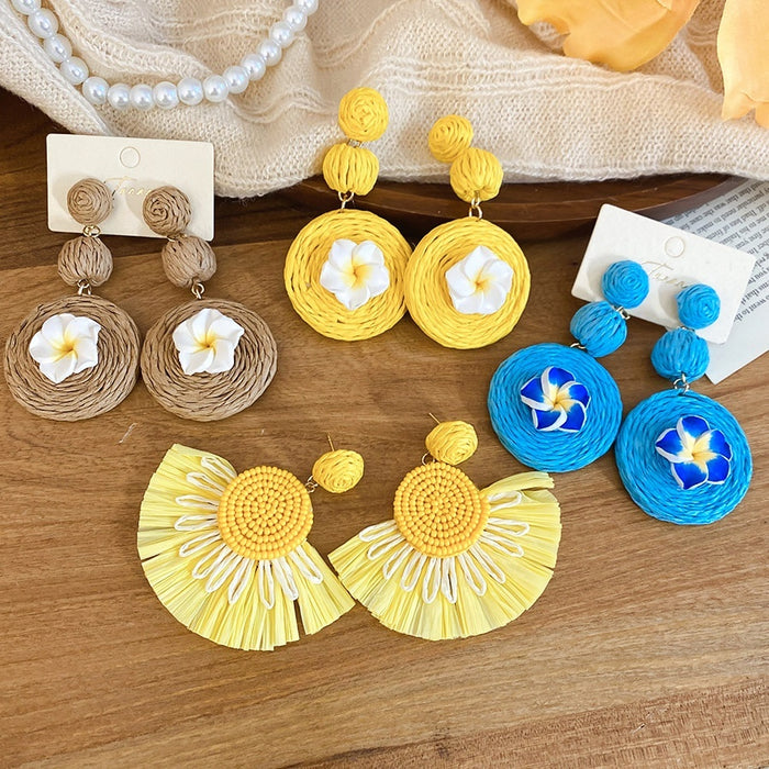 Raffia Flower Round Stud Earrings With Silver Posts, Casual European Style Light Luxury Jewelry
