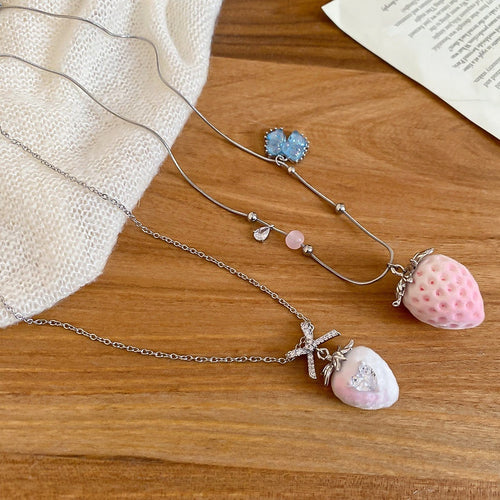Light Luxury Resin Zircon Flocked Strawberry Pendant Necklace Cute Sweet Clavicle Chain