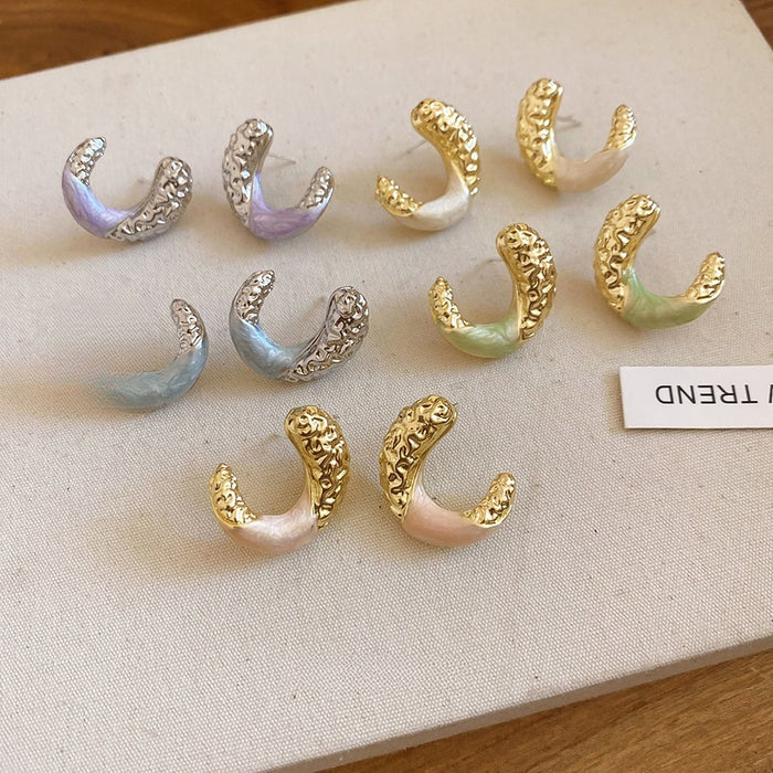 French Vintage Alloy Oil Drip Wrinkled C Shape Geometric Stud Earrings For Women