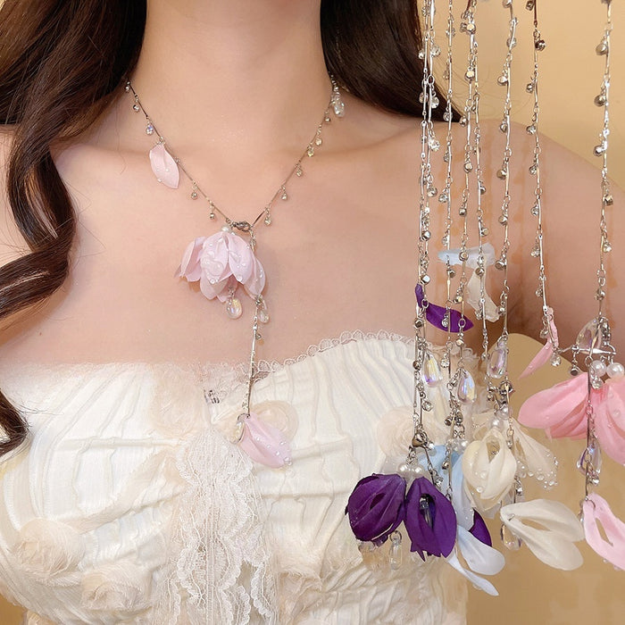 Old Money Style Rhinestone Crystal Fabric Flower Sweater Necklace For Elegant Vacation Looks
