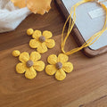 Light Luxury Iron Raffia Flower Pendant Necklace And Earrings Jewelry Set For Beach Vacation Women view 4