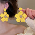 Light Luxury Iron Raffia Flower Pendant Necklace And Earrings Jewelry Set For Beach Vacation Women view 3