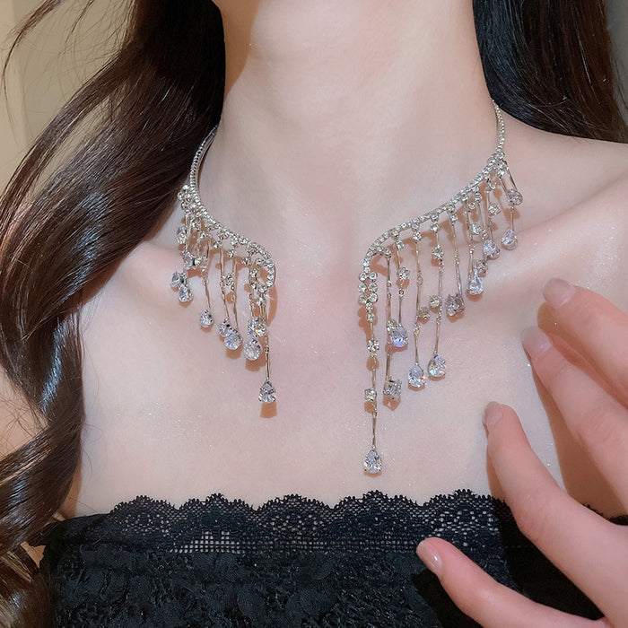 Light Luxury Iron Zircon Waterdrop Tassel Choker Necklace With Geometric Round Pendant