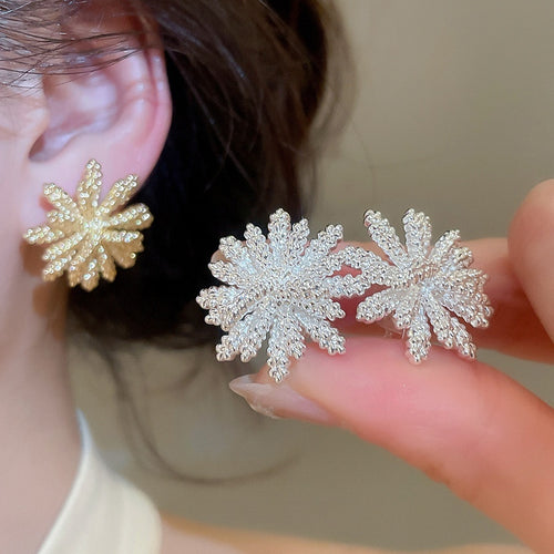 18K Gold Plated Copper 3D Flower Clip-on Earrings Elegant No-Piercing Fashion Jewelry