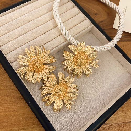 Vintage Crumpled Flower Alloy Necklace And Earrings Jewelry Set For Women