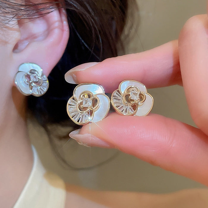 18K Gold Plated Copper Zircon Mother Of Pearl Flower Clip-on Earrings For Women
