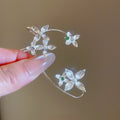 Minimalist Alloy Rhinestone Petal Flower Ear Cuff Earrings, Elegant Light Luxury Niche Style view 2
