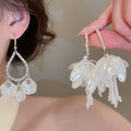French Vintage Alloy Flower Pearl Stud Earrings Light Luxury Elegant Floral Jewelry For Women view 1