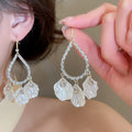 French Vintage Alloy Flower Pearl Stud Earrings Light Luxury Elegant Floral Jewelry For Women view 3
