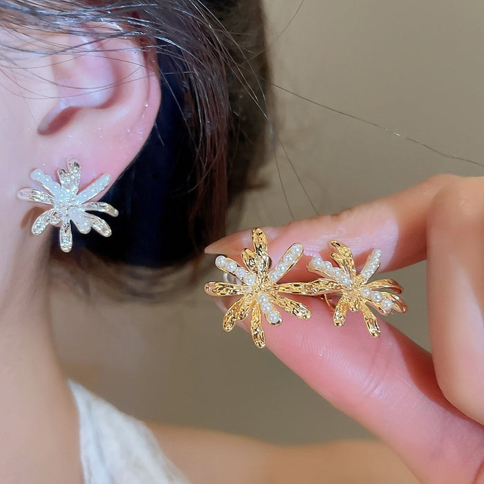 18K Gold Plated Copper Flower Pearl Clip-on Earrings Minimalist Light Luxury Non-Pierced Jewelry