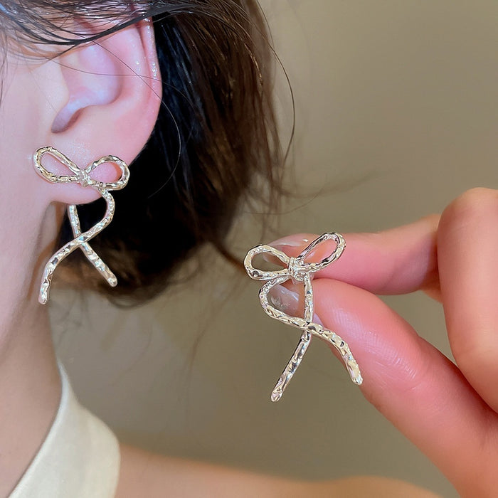 Minimalist Twisted Bow Alloy Stud Earrings For Women, Fashion OL Trendy Niche Ear Jewelry