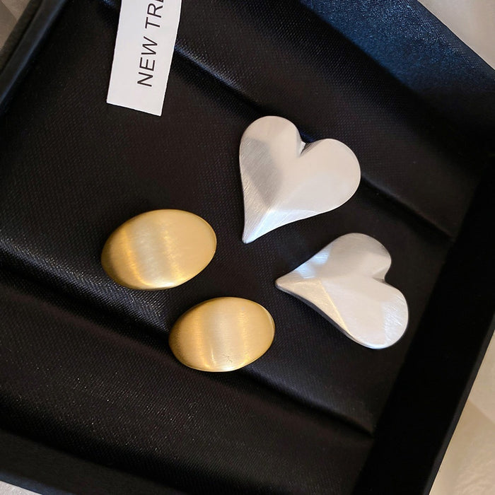 Alloy French Minimalist Brushed Geometric Heart Stud Earrings, Chic Niche Style