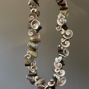 Vintage Maillard Style Irregular Geometric Shell Beaded Choker Necklace For Women