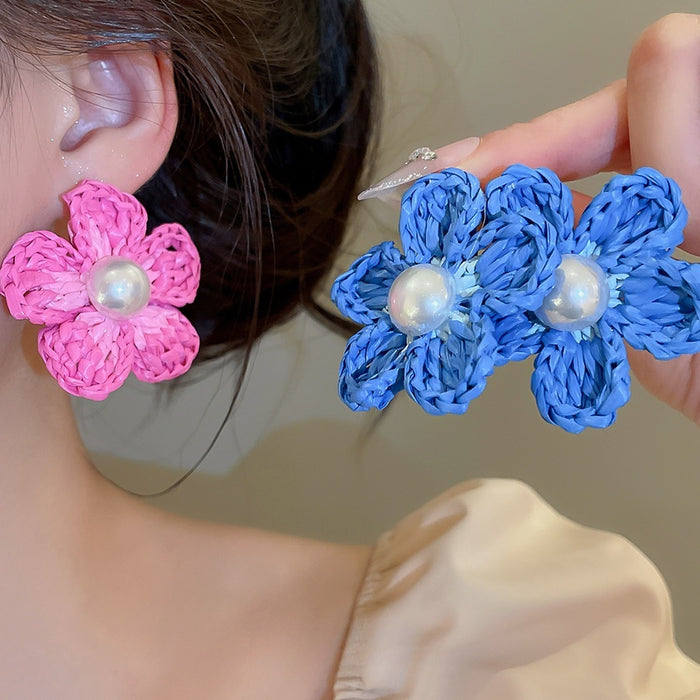 Raffia Flower Faux Pearl Stud Earrings Elegant Beach Vacation Style Silver Needle Jewelry