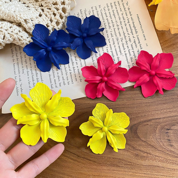 Painted Iron Flower Stud Earrings Vintage European American Statement Light Luxury Designer Jewelry