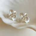 Alloy White Flower Pearl Stud Earrings, Versatile Light Luxury Fashion Jewelry view 4