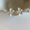 Alloy White Flower Pearl Stud Earrings, Versatile Light Luxury Fashion Jewelry view 2