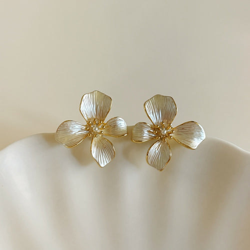 White Enamel Flower Faux Pearl Stud Earrings For Women 2026 Fashion OL Light Luxury Silver Needle Jewelry