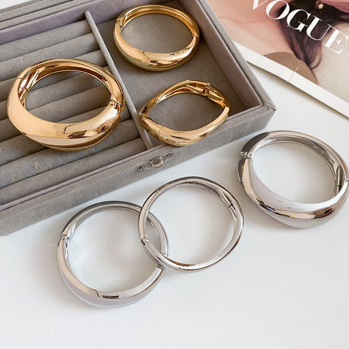 European American Smooth Metal Geometric Irregular Bangle Light Luxury Designer Bracelet For Women