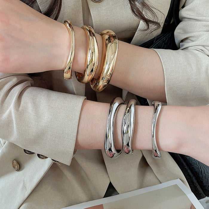 European American Smooth Metal Geometric Irregular Bangle Light Luxury Designer Bracelet For Women