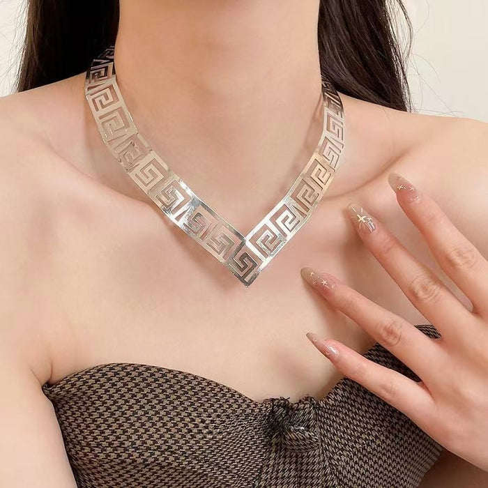 Iron Metal Open Collar Heart Choker Necklace For Women Old Money Vintage Statement Jewelry