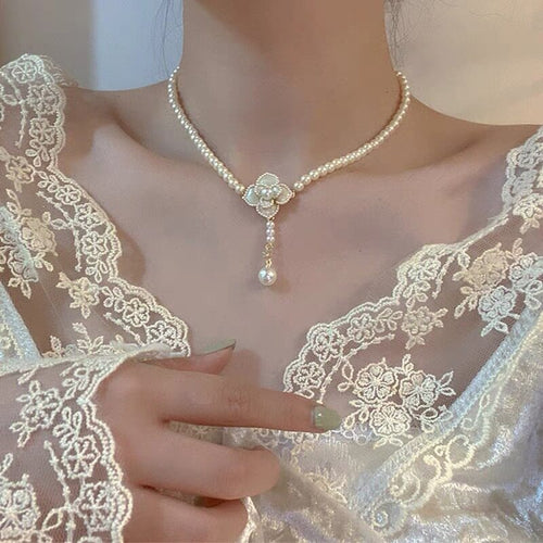 French Vintage Flower Pearl Necklace For Women, Style Light Luxury Collarbone Choker
