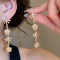 Alloy Rhinestone Flower Tassel Drop Earrings, Statement Light Luxury Metal Floral Ear Jewelry view 3
