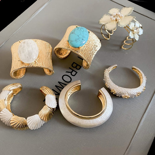 2026 Vintage Hammered Alloy Open Cuff Bangle Geometric Light Luxury Statement Bracelet