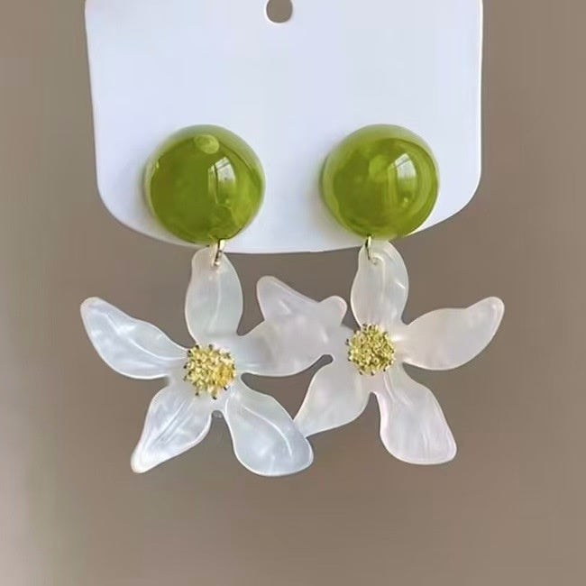 Fresh Forest Style White Resin Starfish Flower Stud Earrings For Women
