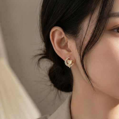 Elegant Gold Alloy Rhinestone Crescent Moon Heart Pearl Stud Earrings For Women Light Luxury Earrings