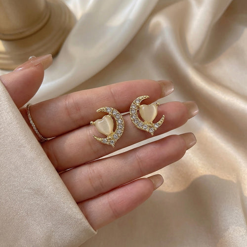 Elegant Gold Alloy Rhinestone Crescent Moon Heart Pearl Stud Earrings For Women Light Luxury Earrings